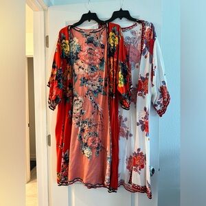Kimonos size M/L, Red and White with flowers.